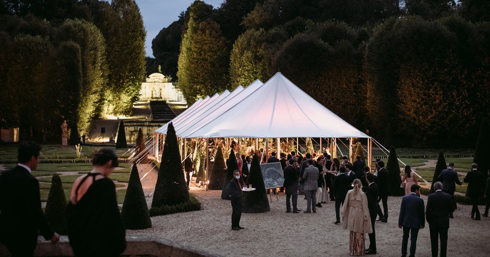 Réception du soir sous chapiteau éclairé
